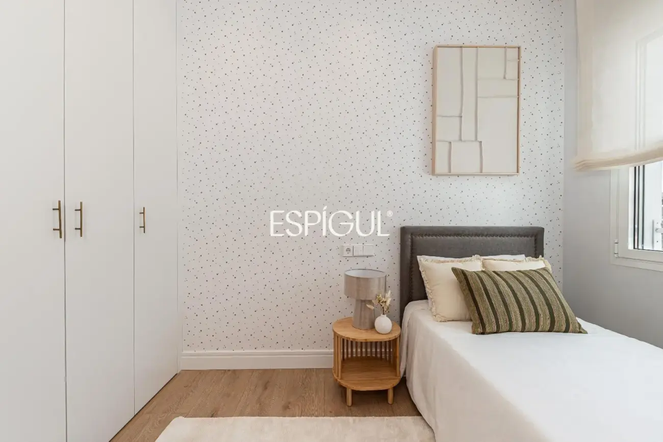 Piso en venta con 3 balcones a la calle en Cea Bermúdez, Vallehermoso