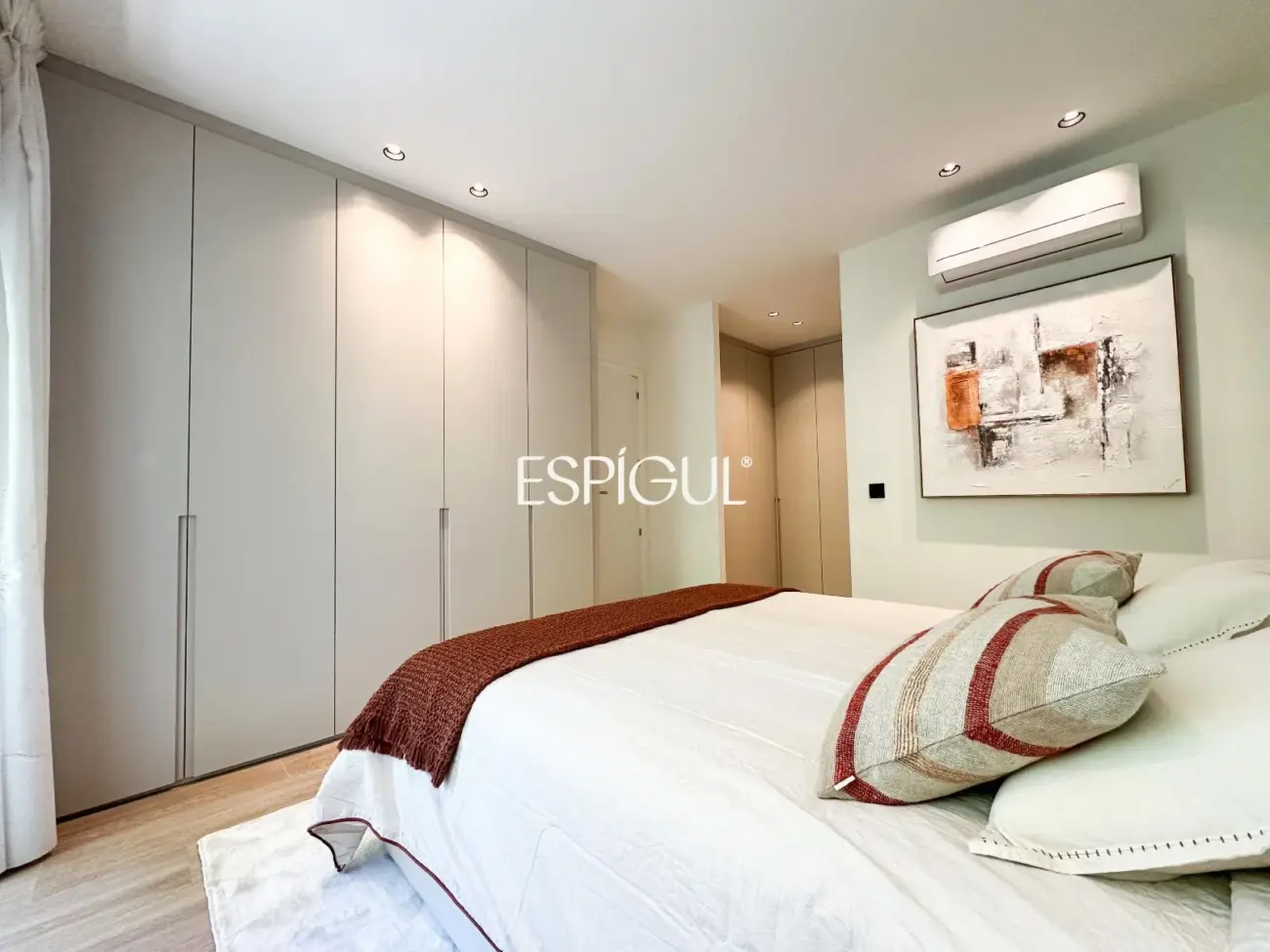 Piso en venta exterior con terraza en Castellana