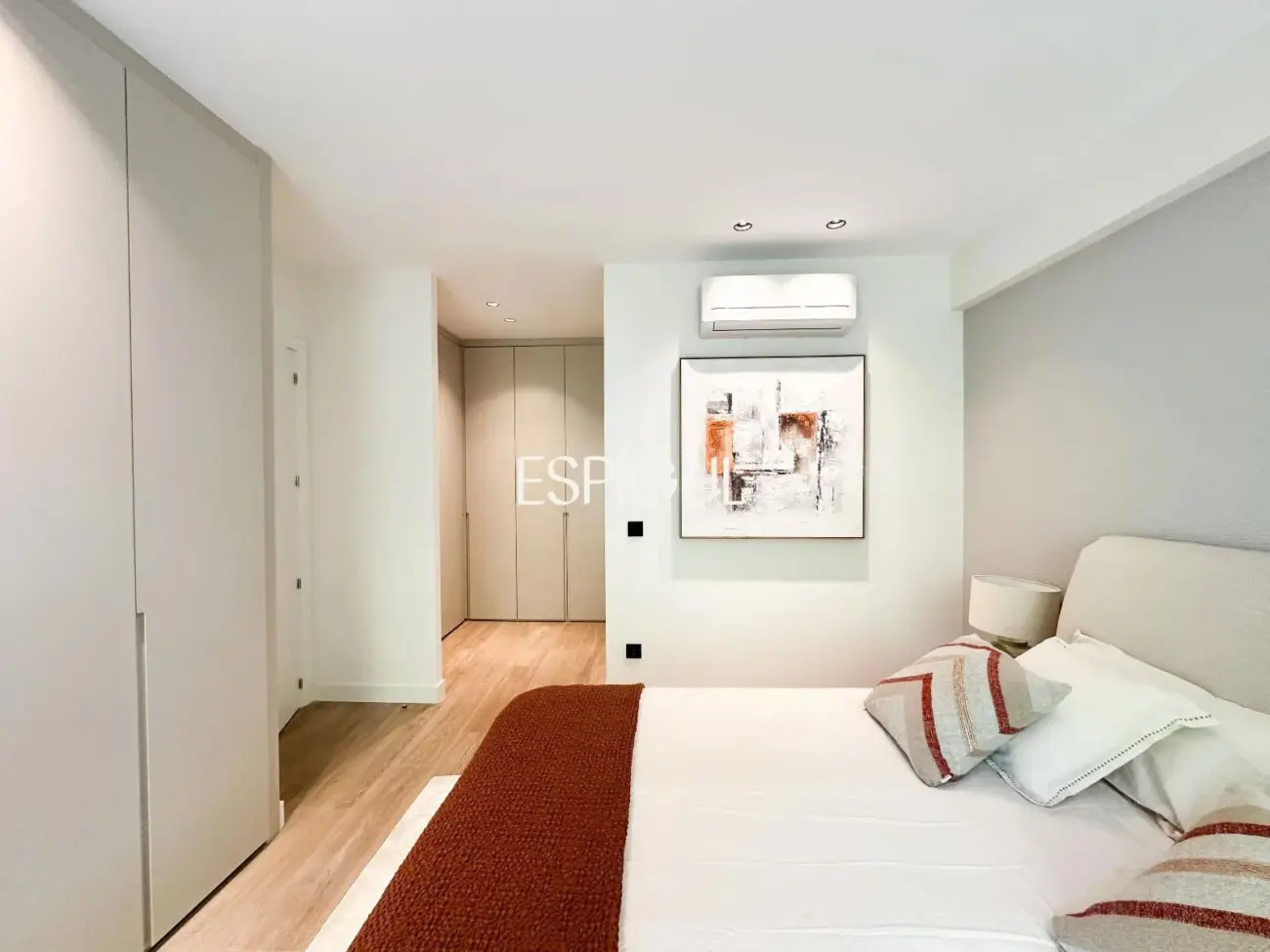 Piso en venta exterior con terraza en Castellana