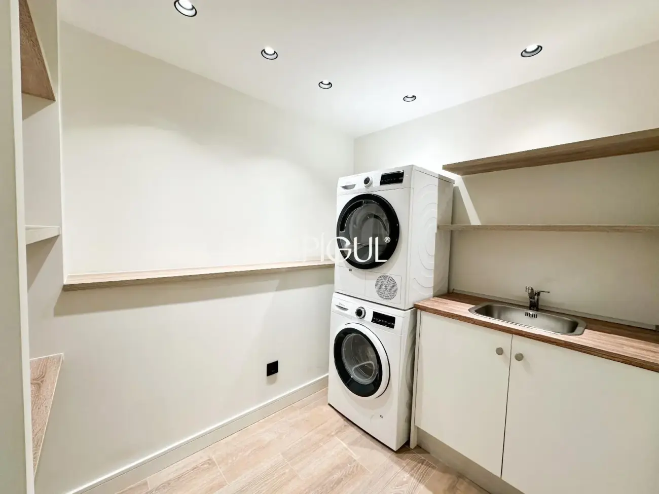 Piso en venta exterior con terraza en Castellana