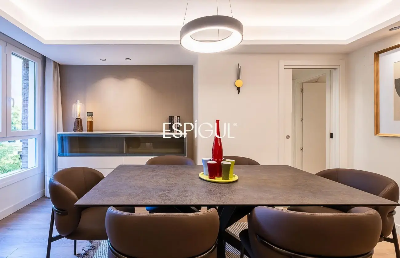 Piso en venta exterior con terraza en Castellana