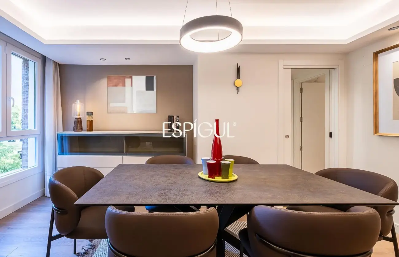 Piso en venta exterior con terraza en Castellana