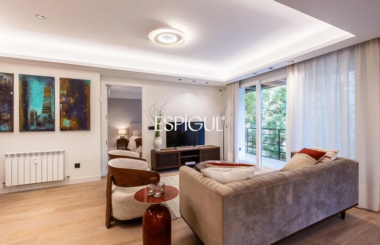 Piso en venta exterior con terraza en Castellana