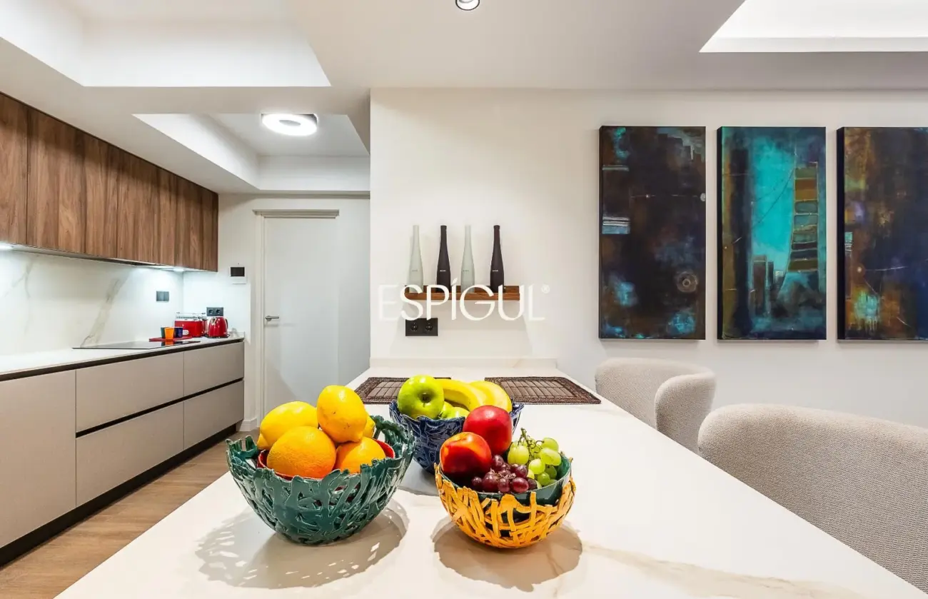 Piso en venta exterior con terraza en Castellana