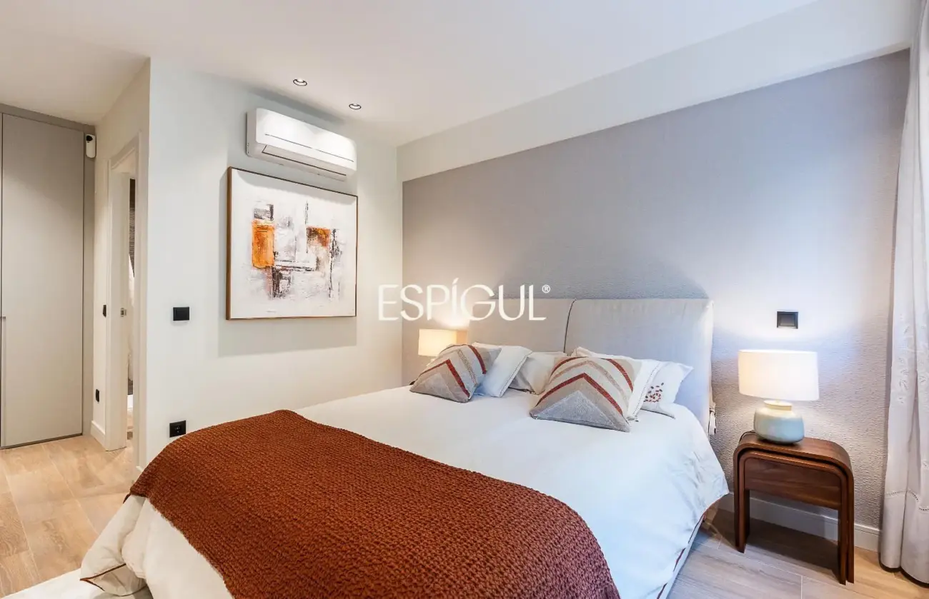 Piso en venta exterior con terraza en Castellana