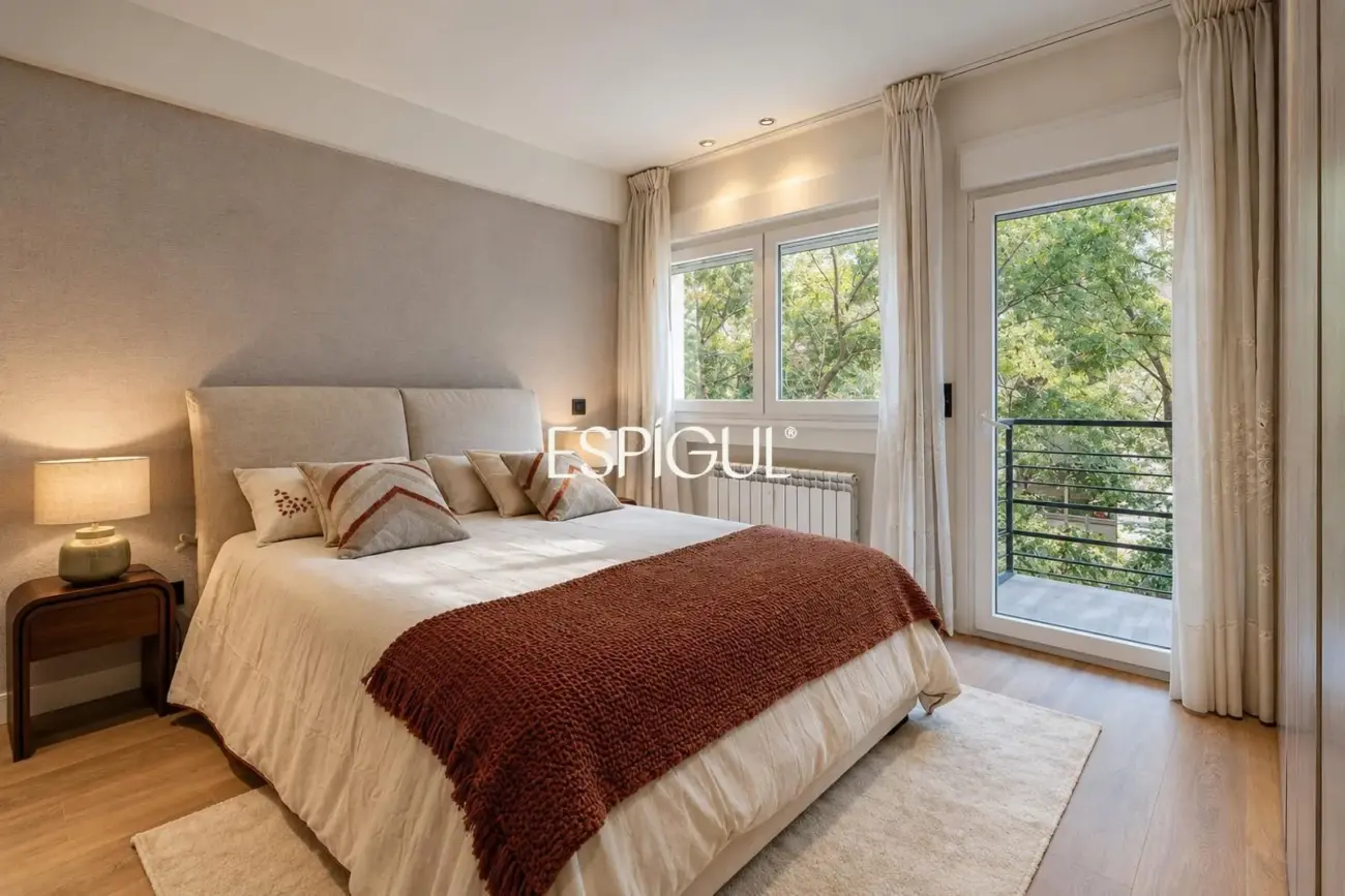 Piso en venta exterior con terraza en Castellana
