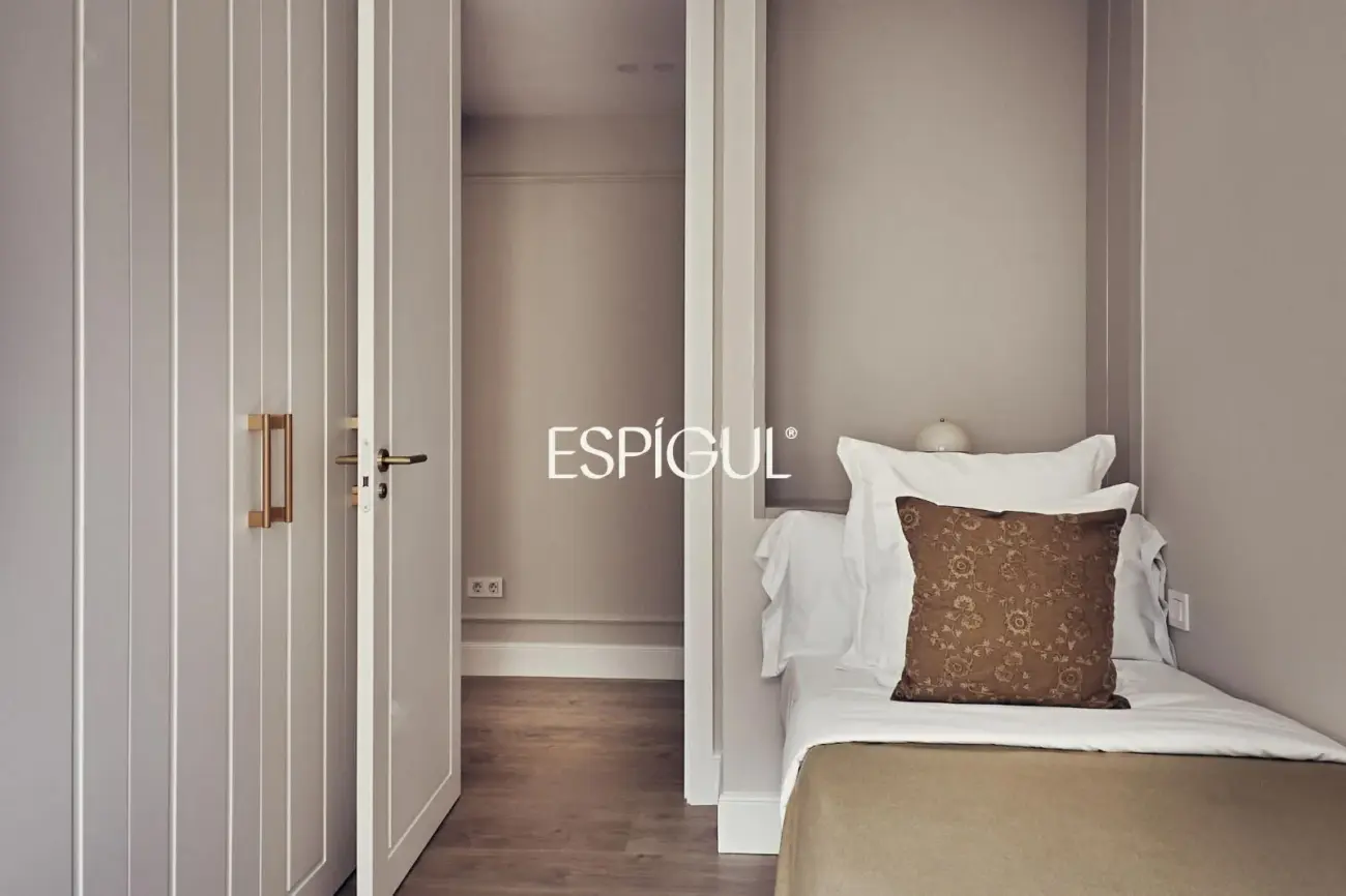 Exterior Renovated Apartment for Sale in Lista, Salamanca District