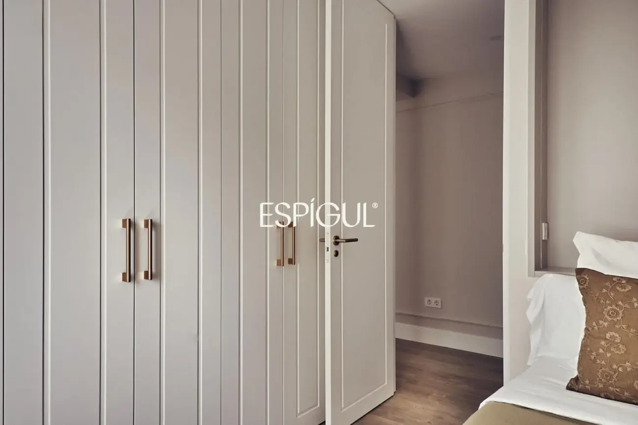 Exterior Renovated Apartment for Sale in Lista, Salamanca District