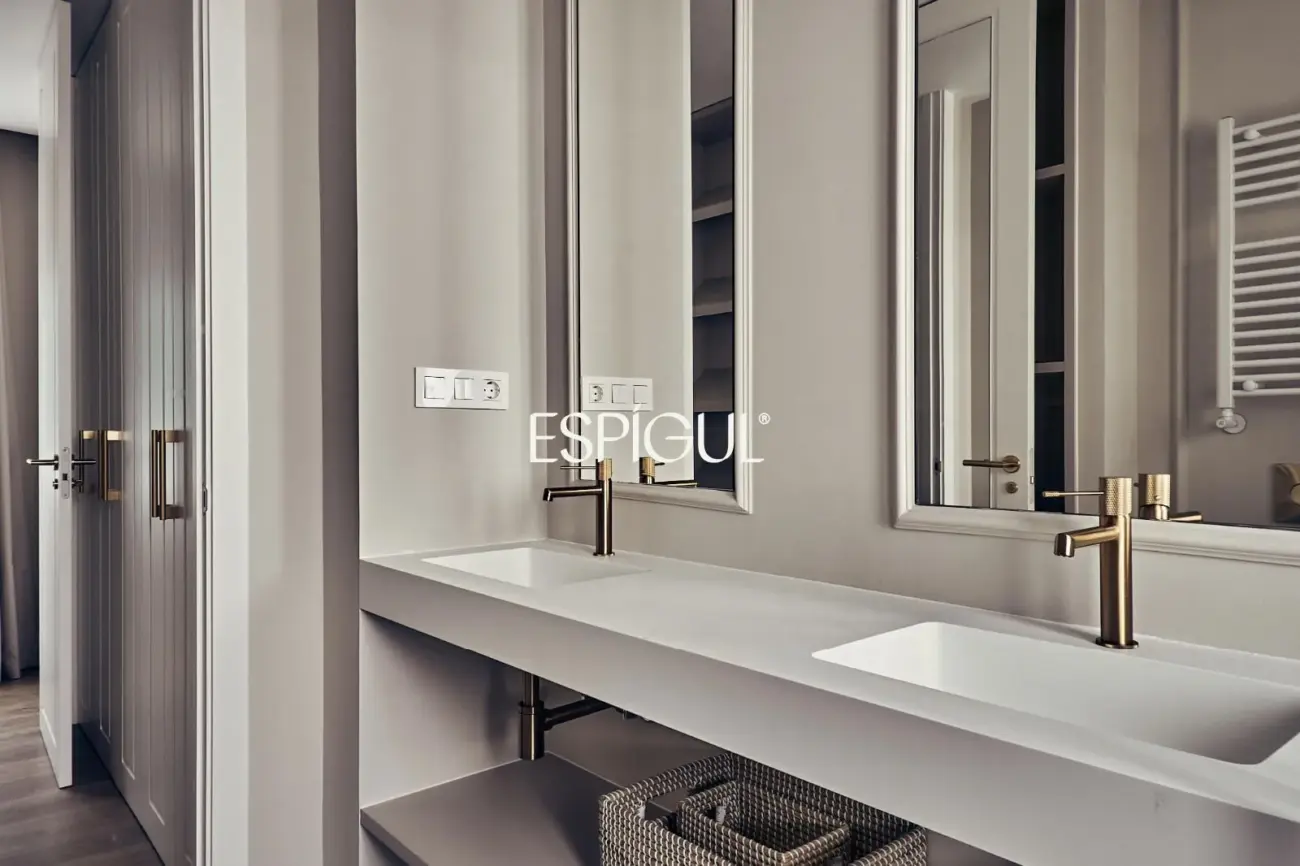 Exterior Renovated Apartment for Sale in Lista, Salamanca District