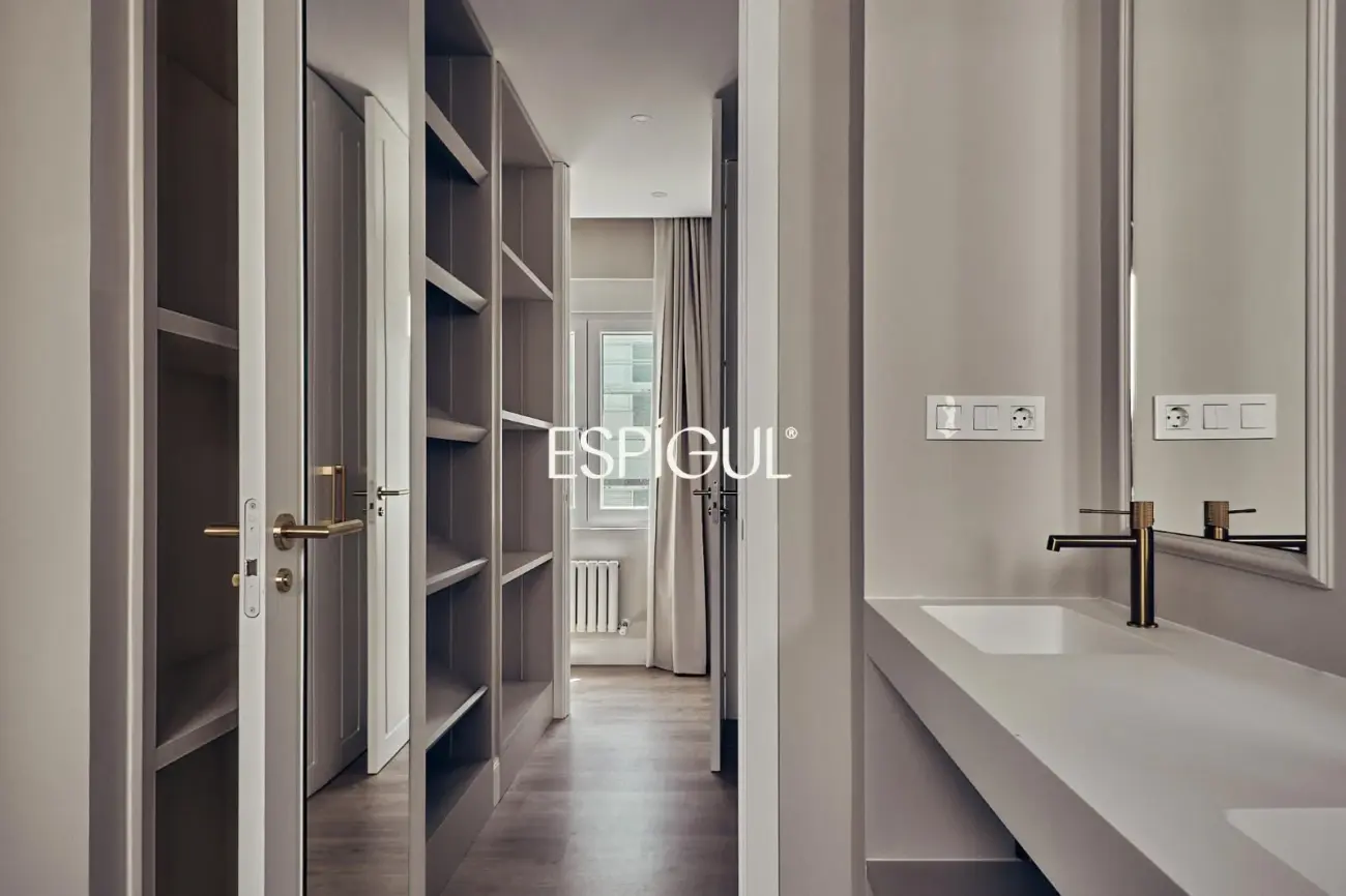 Exterior Renovated Apartment for Sale in Lista, Salamanca District