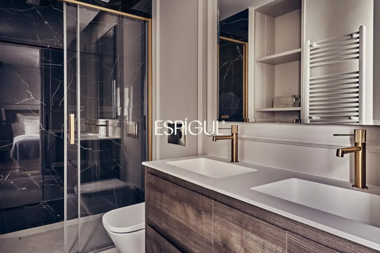 Exterior Renovated Apartment for Sale in Lista, Salamanca District