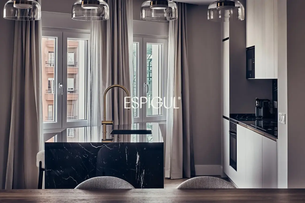 Exterior Renovated Apartment for Sale in Lista, Salamanca District