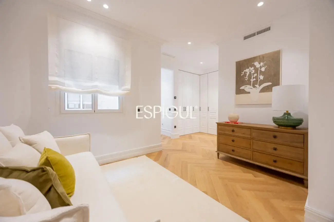 Renovated apartment for sale in Almagro, Chamberí