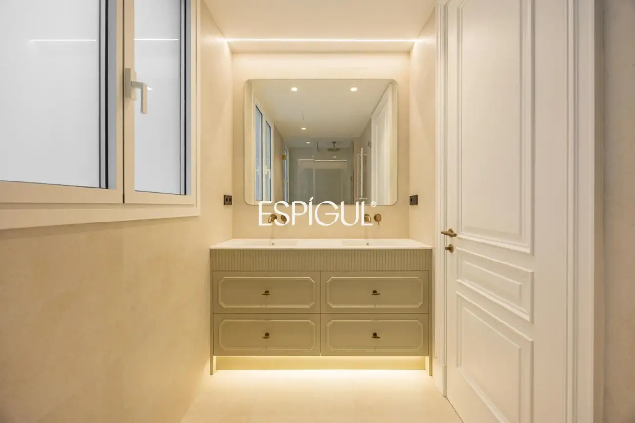 Renovated apartment for sale in Almagro, Chamberí