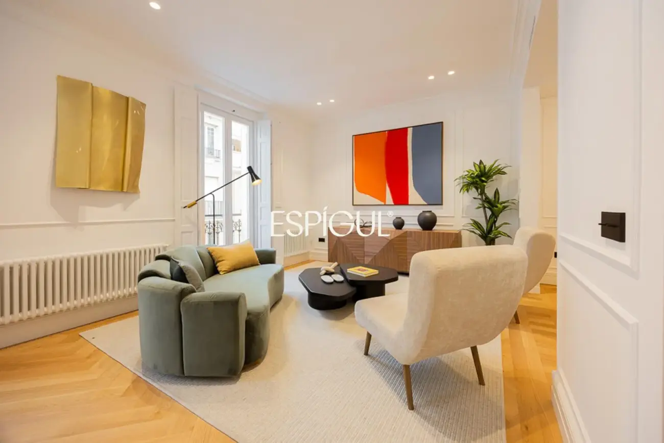 Renovated apartment for sale in Almagro, Chamberí
