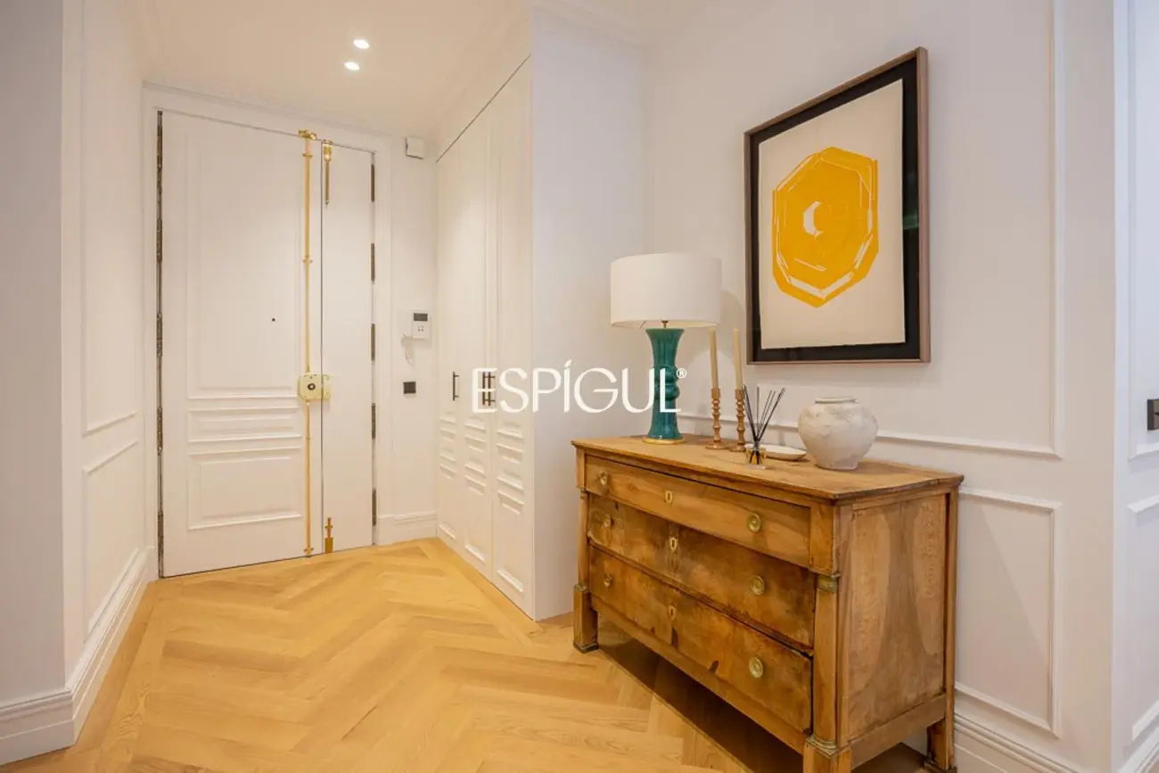 Renovated apartment for sale in Almagro, Chamberí