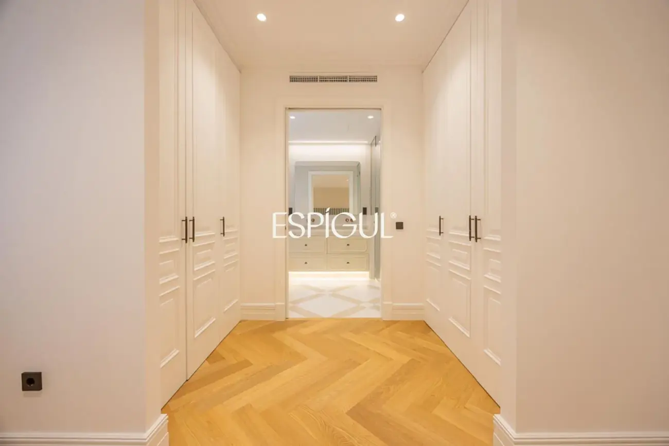 Renovated apartment for sale in Almagro, Chamberí