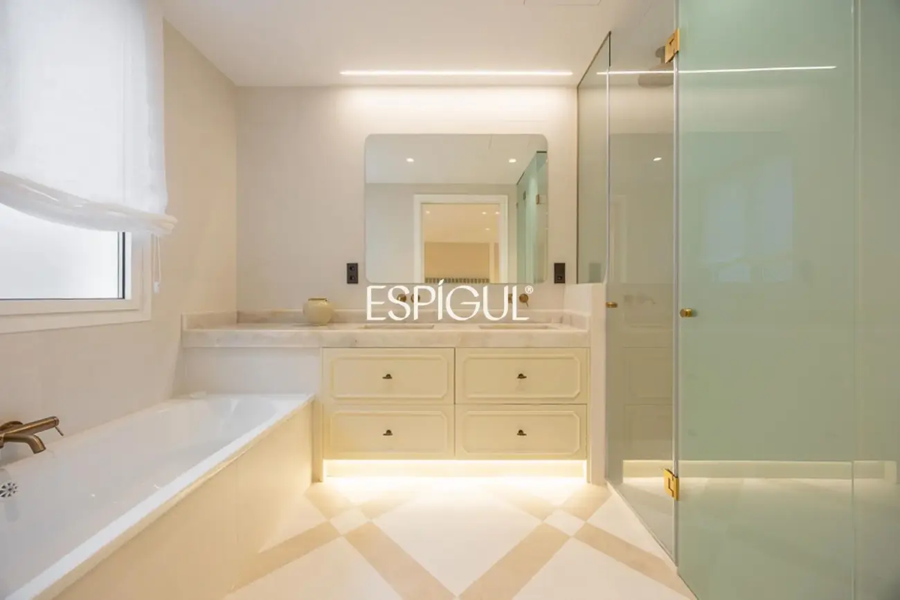Renovated apartment for sale in Almagro, Chamberí