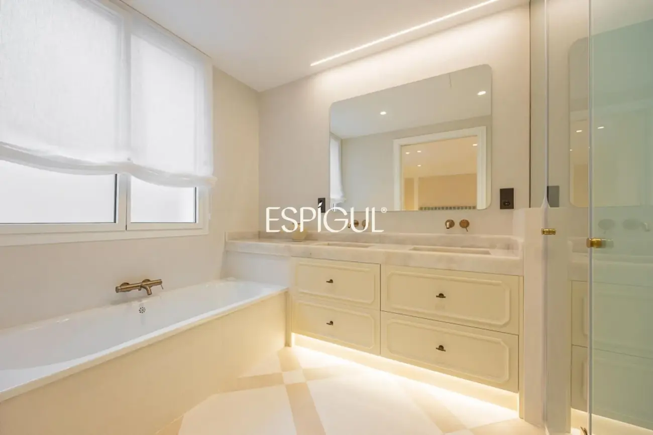 Renovated apartment for sale in Almagro, Chamberí