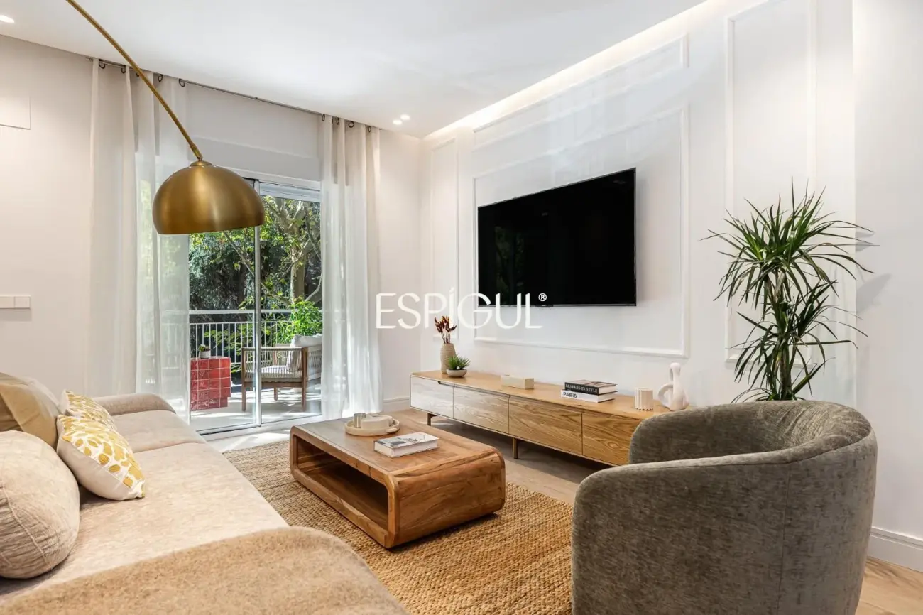 Fully renovated apartment for sale in Cuatro Caminos, Tetuán