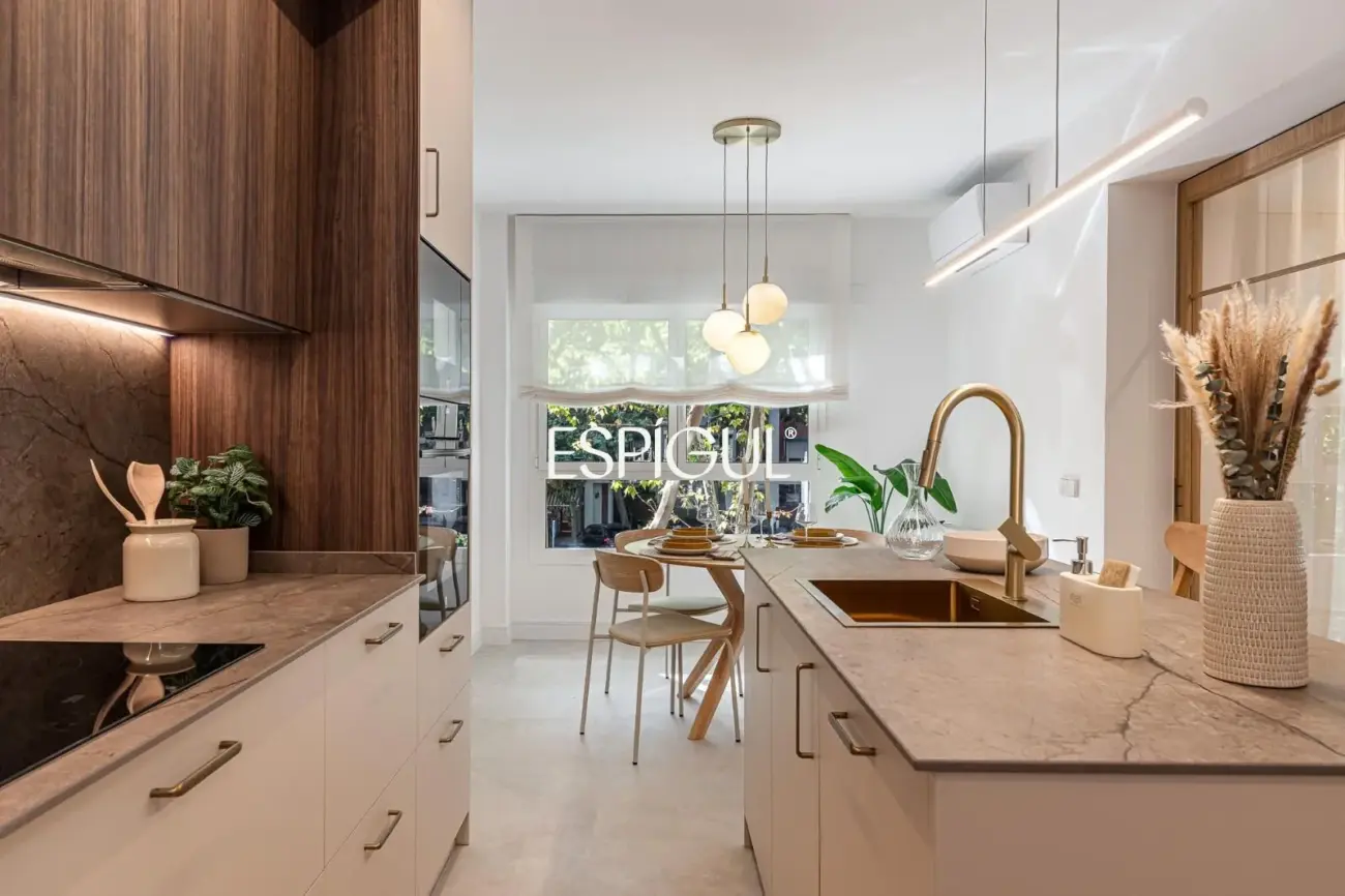 Fully renovated apartment for sale in Cuatro Caminos, Tetuán