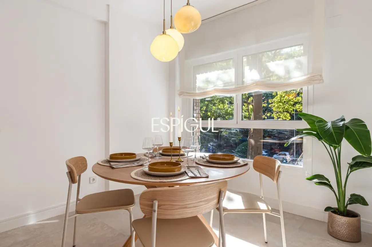 Fully renovated apartment for sale in Cuatro Caminos, Tetuán
