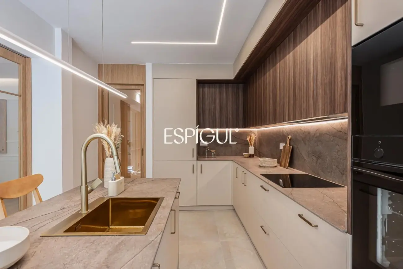 Fully renovated apartment for sale in Cuatro Caminos, Tetuán
