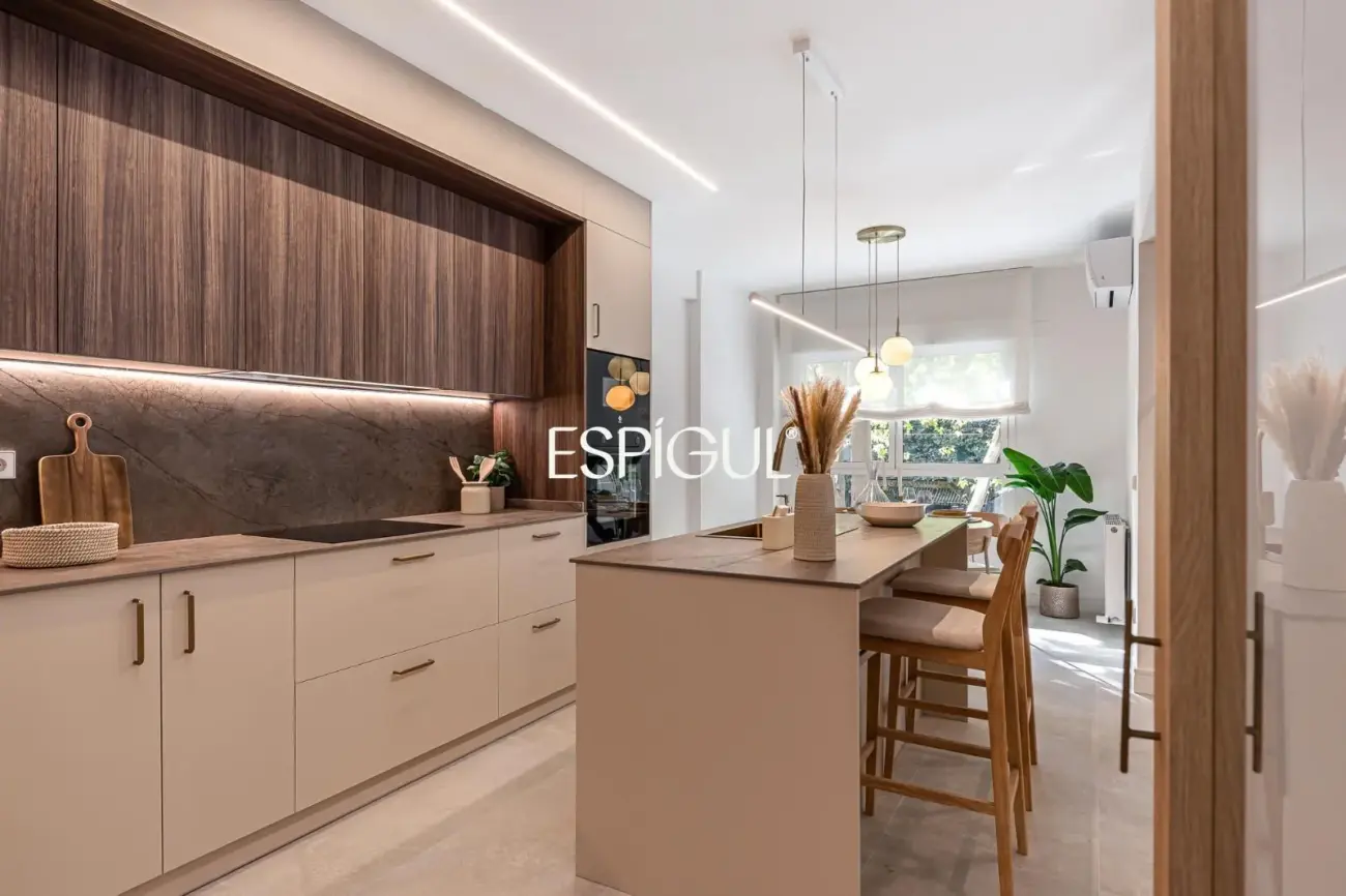 Fully renovated apartment for sale in Cuatro Caminos, Tetuán