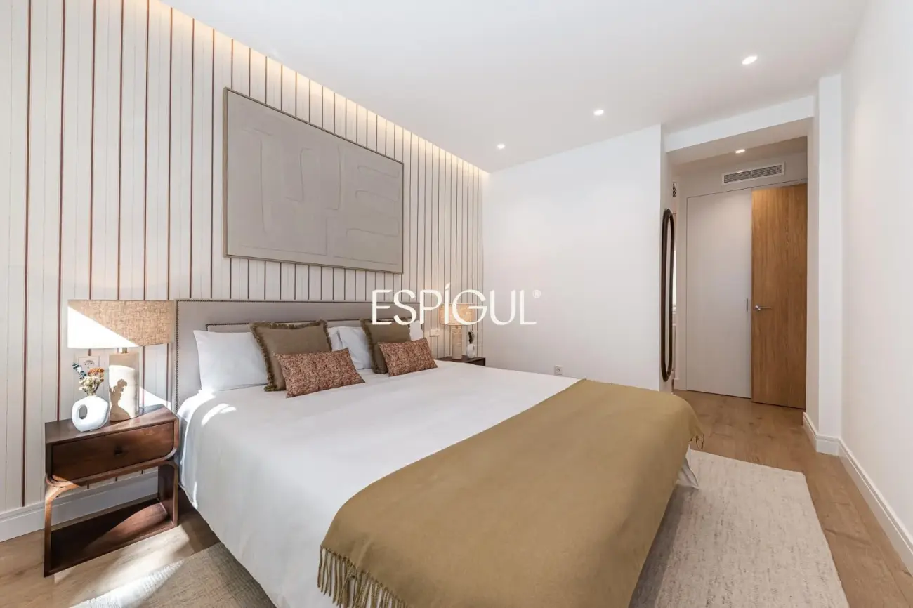 Fully renovated apartment for sale in Cuatro Caminos, Tetuán