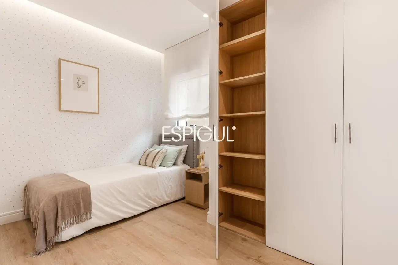 Fully renovated apartment for sale in Cuatro Caminos, Tetuán
