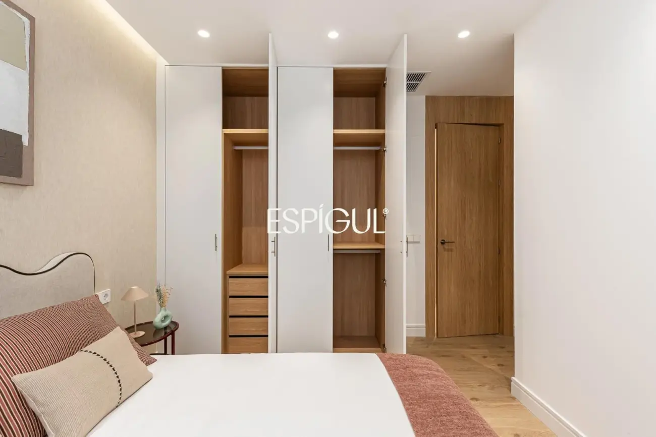 Fully renovated apartment for sale in Cuatro Caminos, Tetuán
