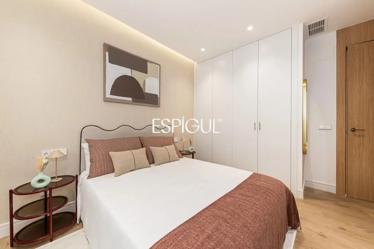 Fully renovated apartment for sale in Cuatro Caminos, Tetuán