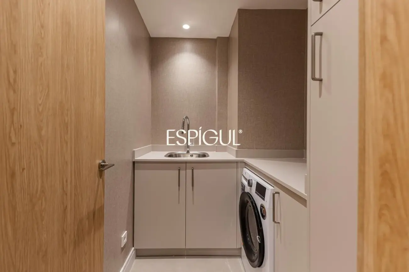 Fully renovated apartment for sale in Cuatro Caminos, Tetuán