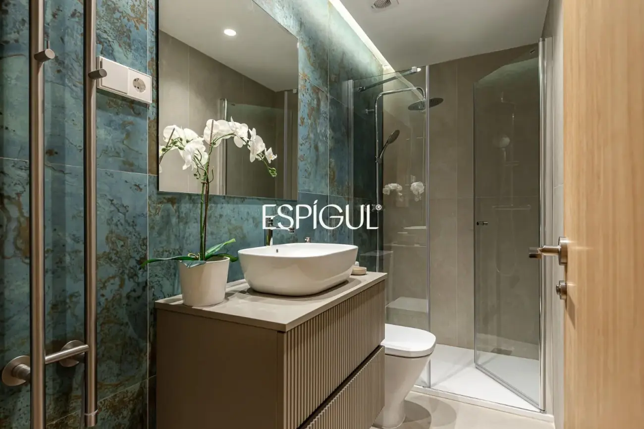 Fully renovated apartment for sale in Cuatro Caminos, Tetuán