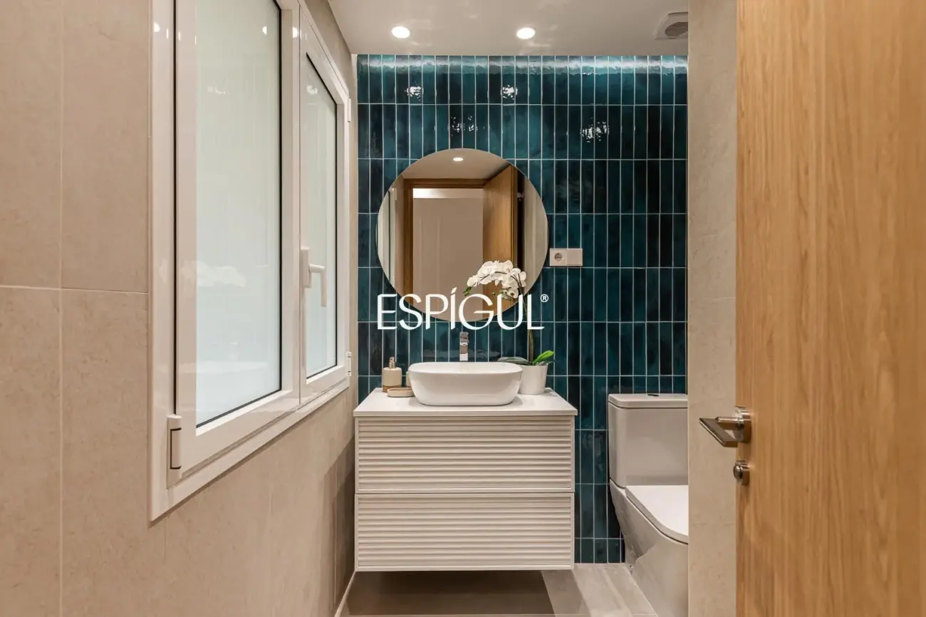 Fully renovated apartment for sale in Cuatro Caminos, Tetuán