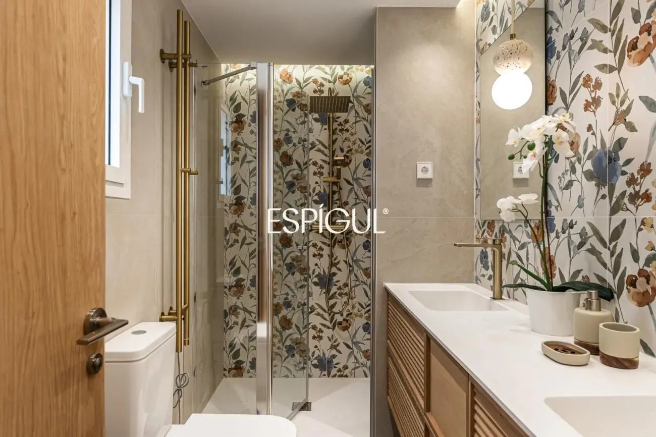 Fully renovated apartment for sale in Cuatro Caminos, Tetuán