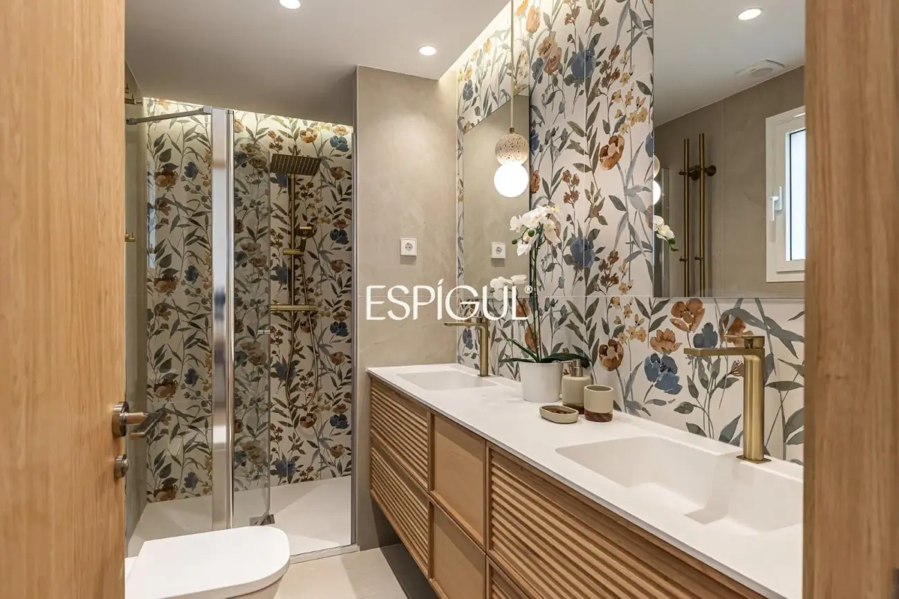 Fully renovated apartment for sale in Cuatro Caminos, Tetuán