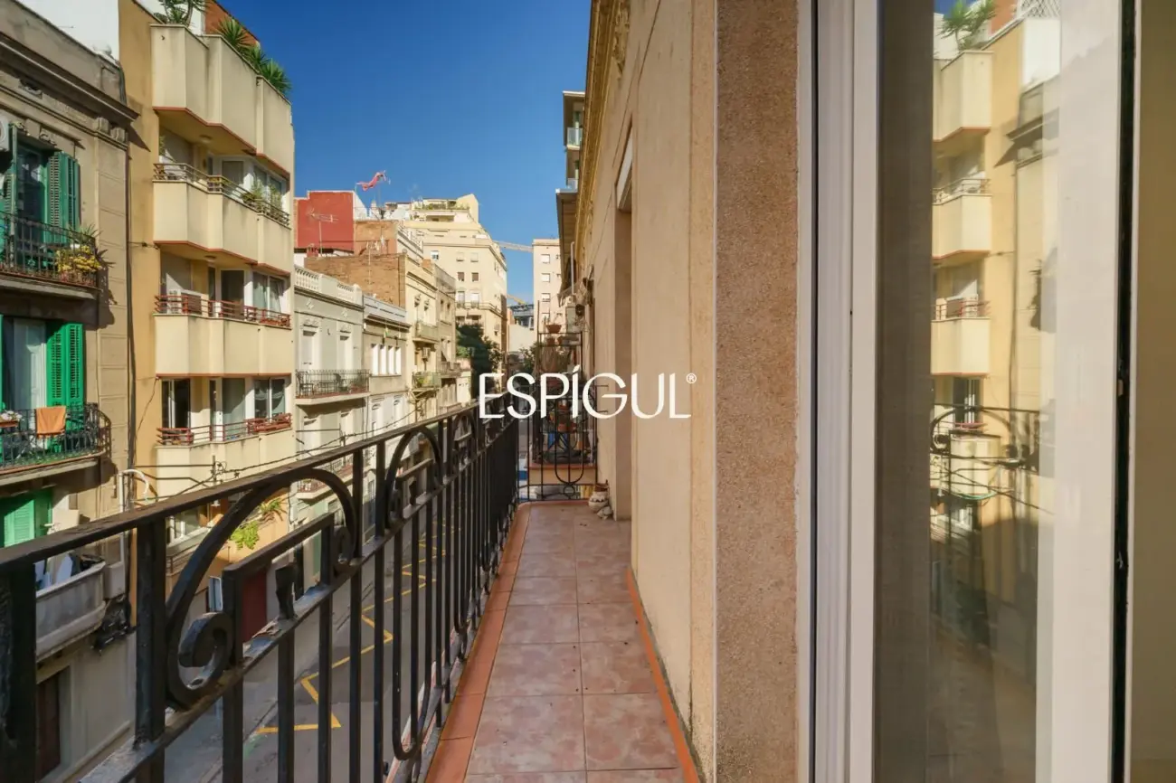 Piso luminoso en venta en Sants