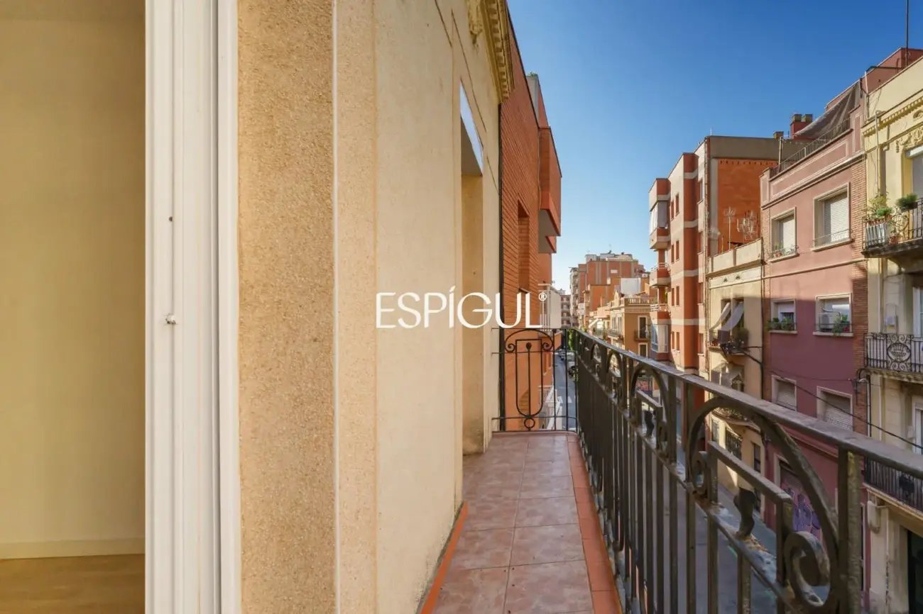 Piso luminoso en venta en Sants