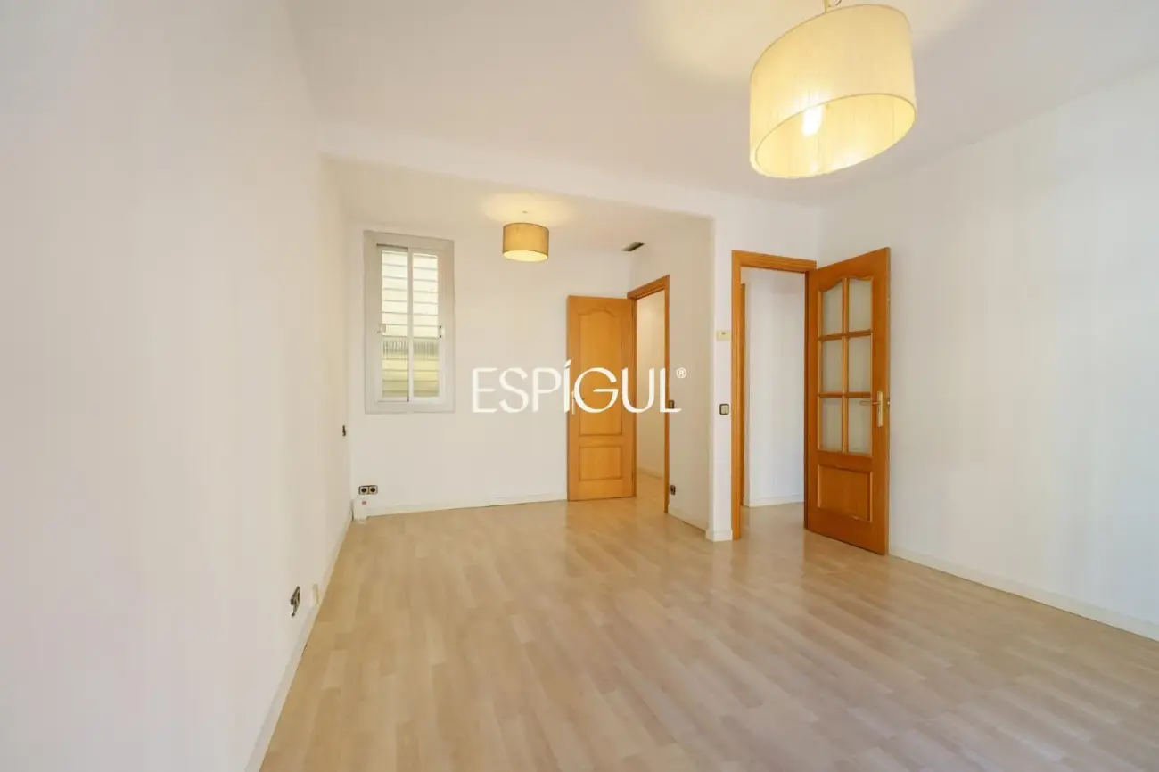 Piso luminoso en venta en Sants