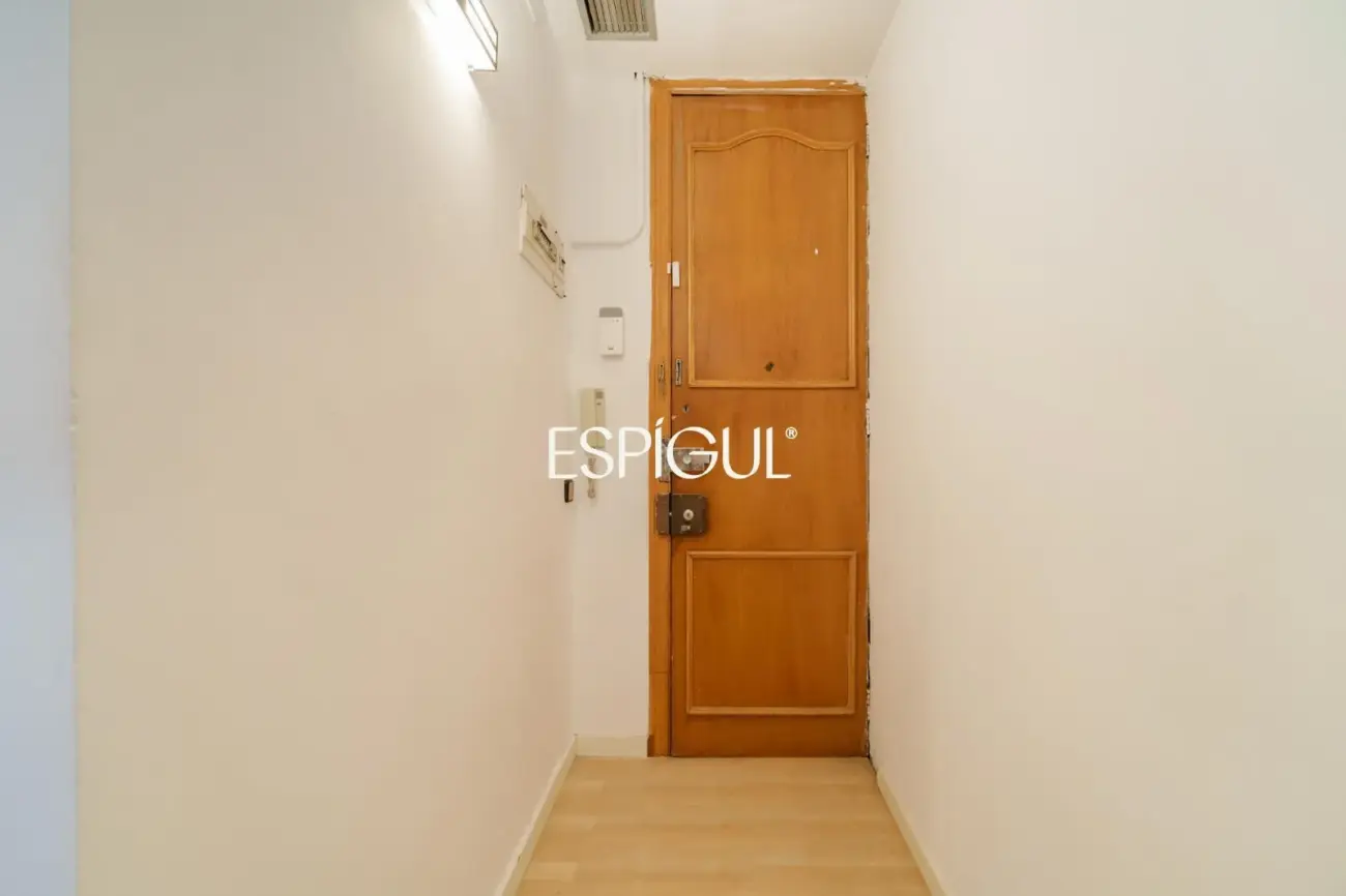 Piso luminoso en venta en Sants