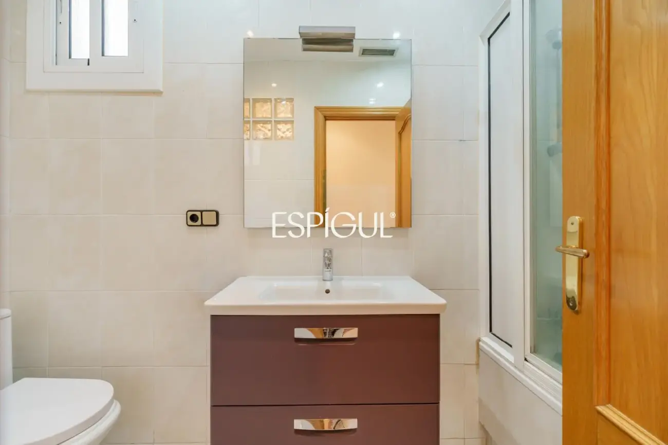 Piso luminoso en venta en Sants