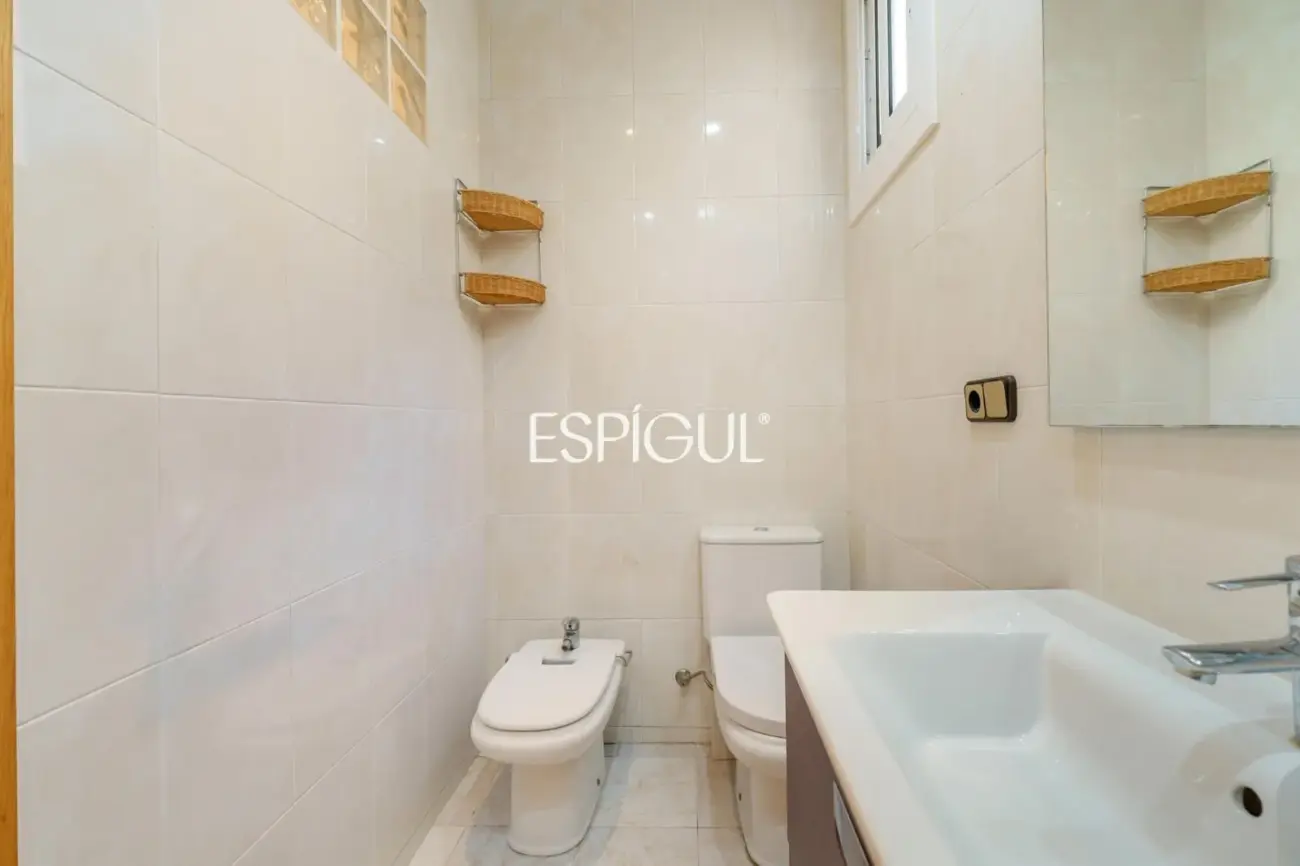 Piso luminoso en venta en Sants