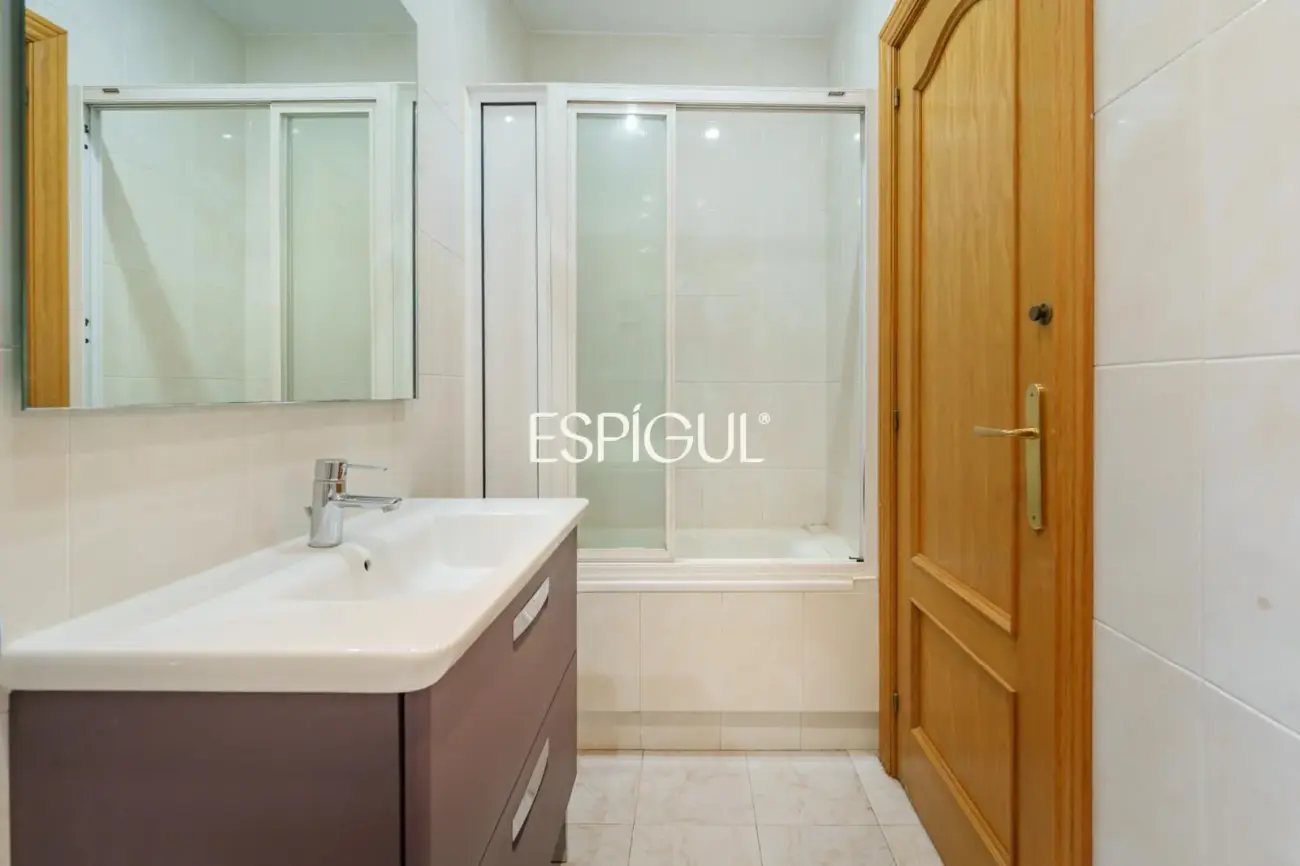 Piso luminoso en venta en Sants