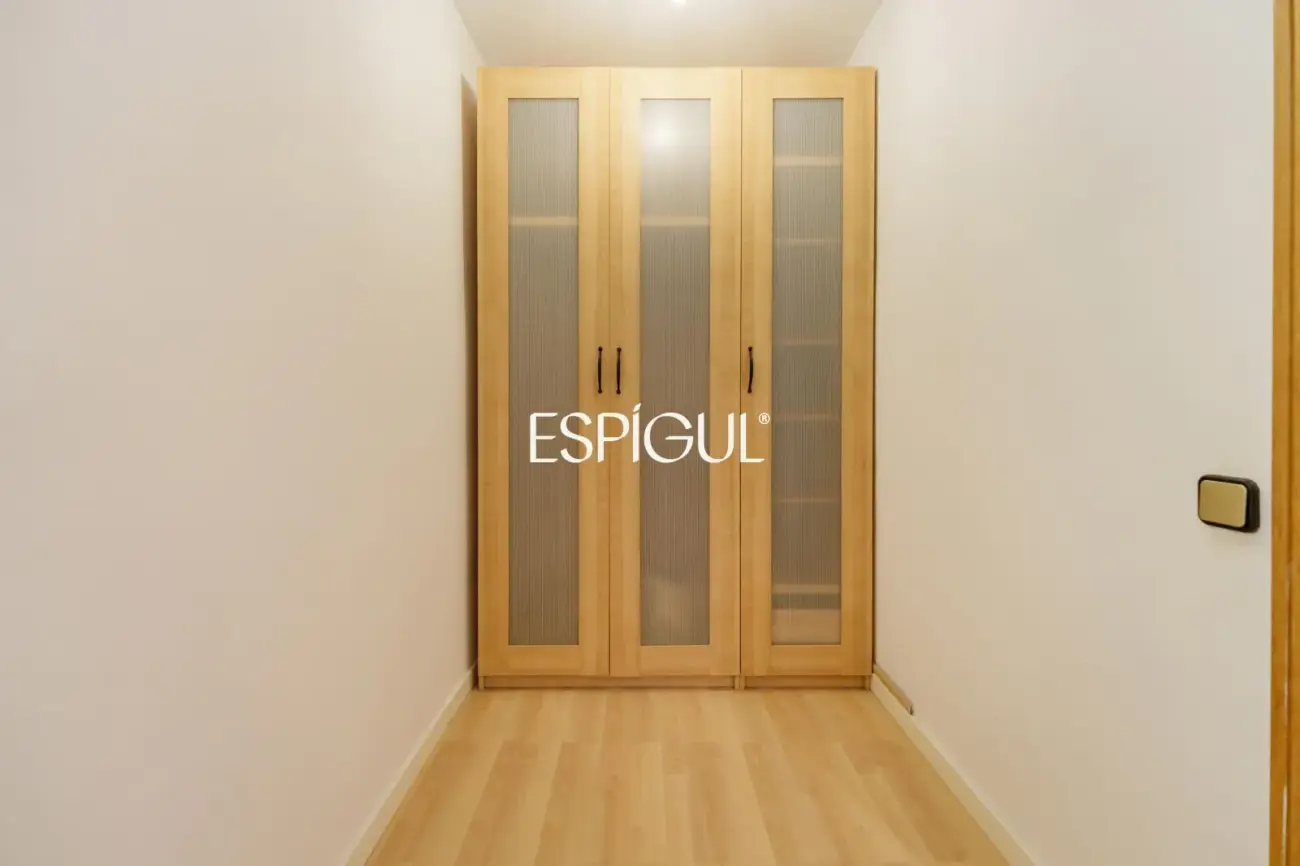 Piso luminoso en venta en Sants
