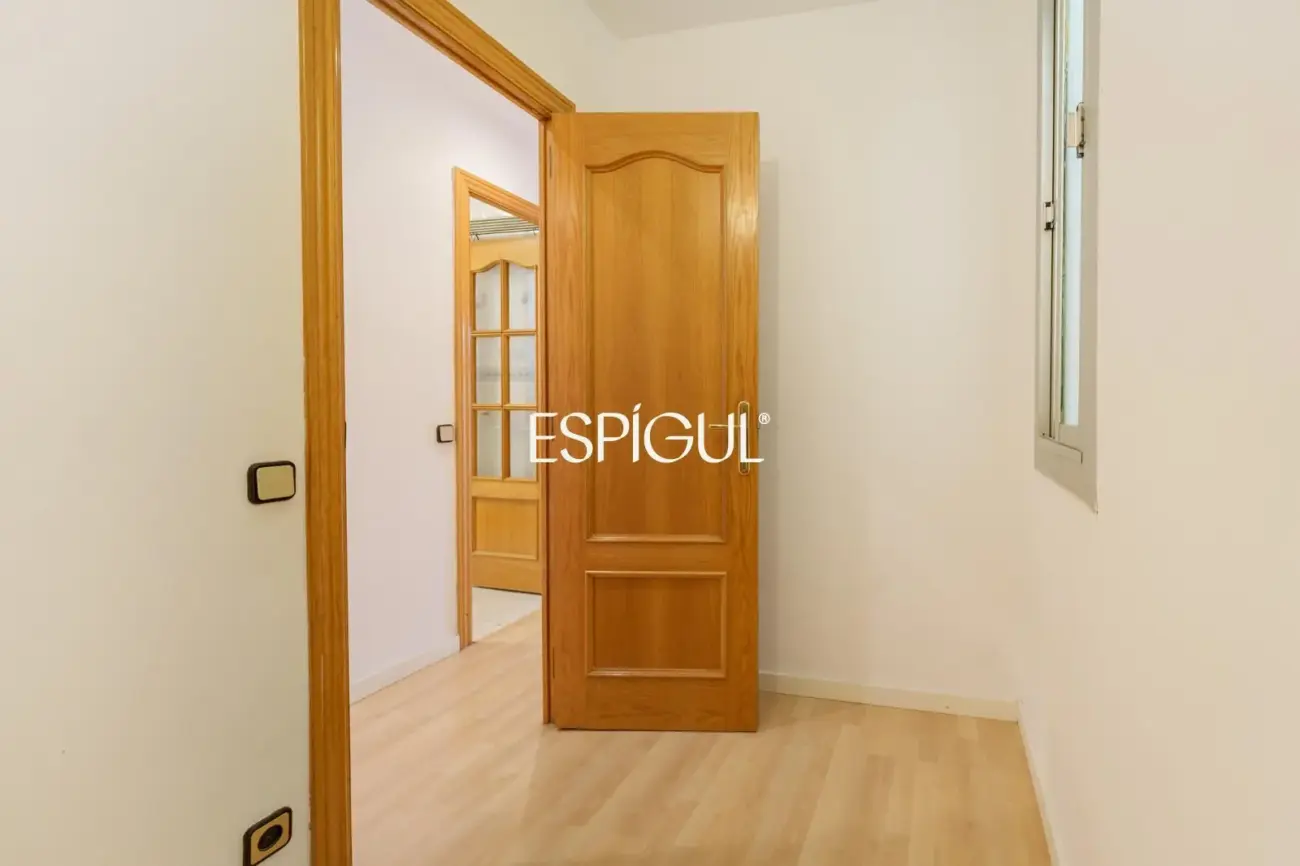 Piso luminoso en venta en Sants