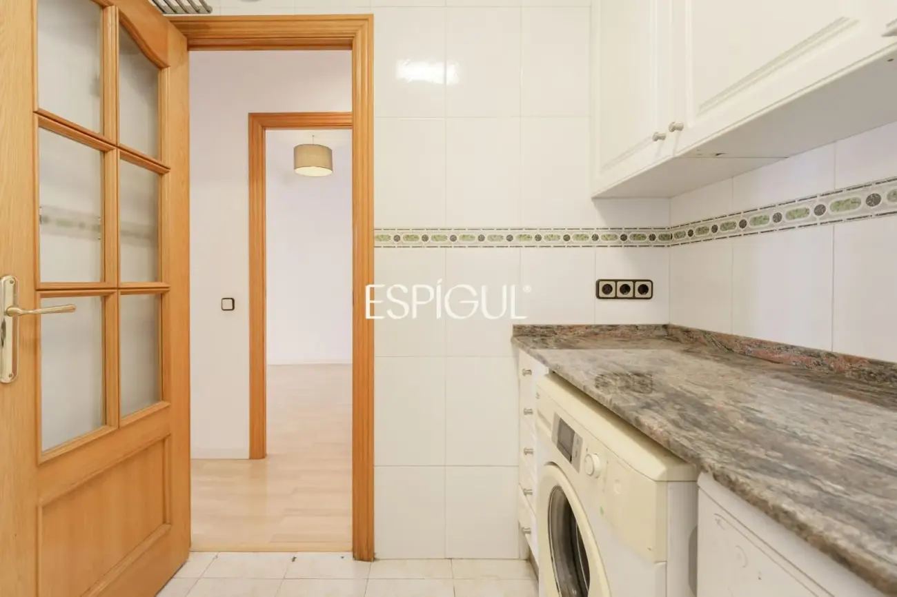 Piso luminoso en venta en Sants