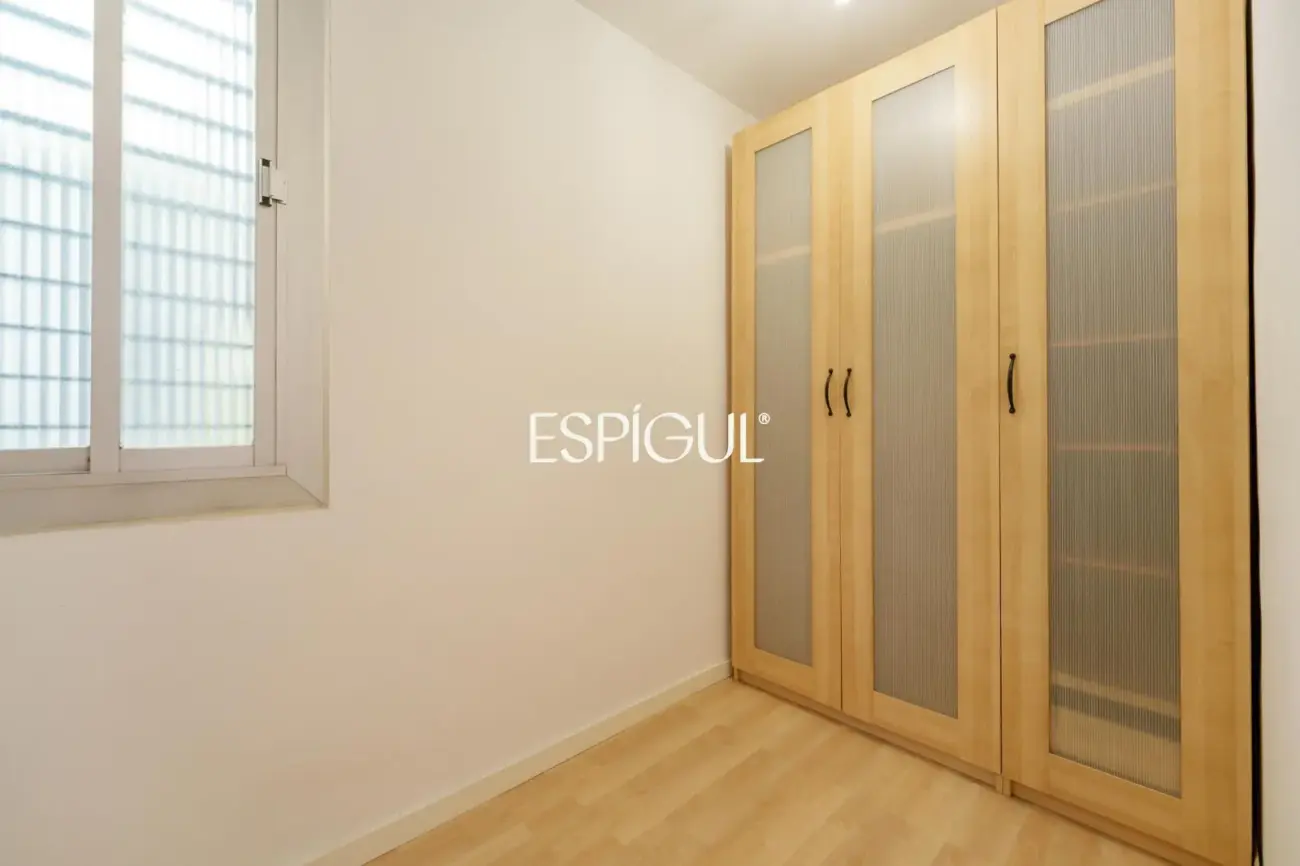 Piso luminoso en venta en Sants