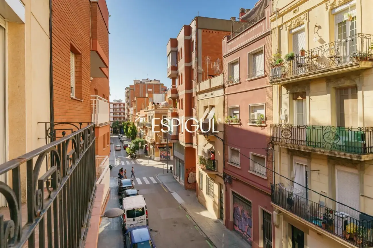 Piso luminoso en venta en Sants