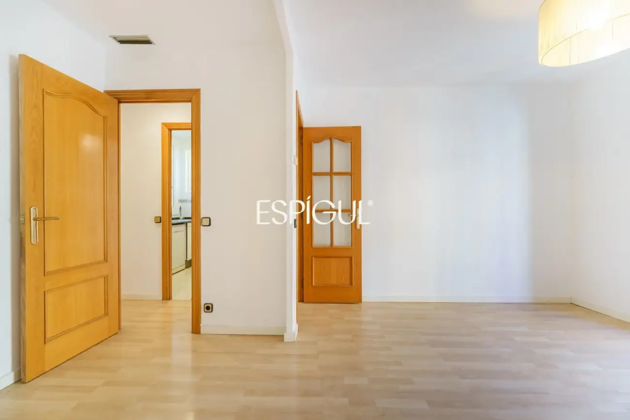Piso luminoso en venta en Sants